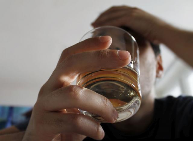 Neverovatno otkriæe o alkoholièarima: Muškarcima je teže